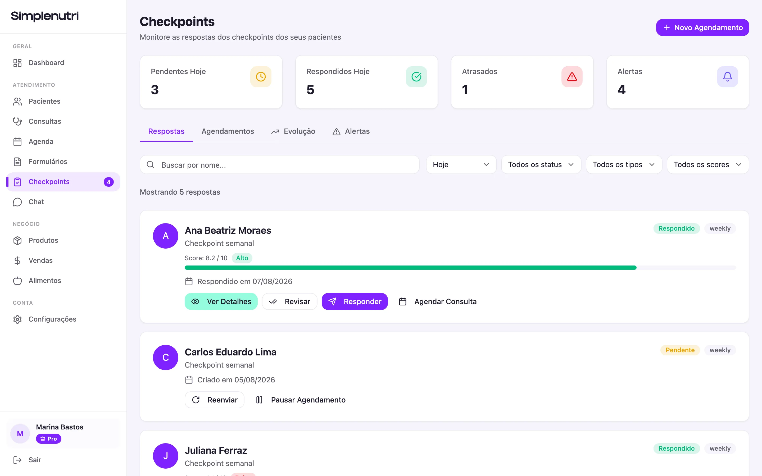 O painel na aba Respostas, com os quatro cards em cima e a fila de respostas embaixo