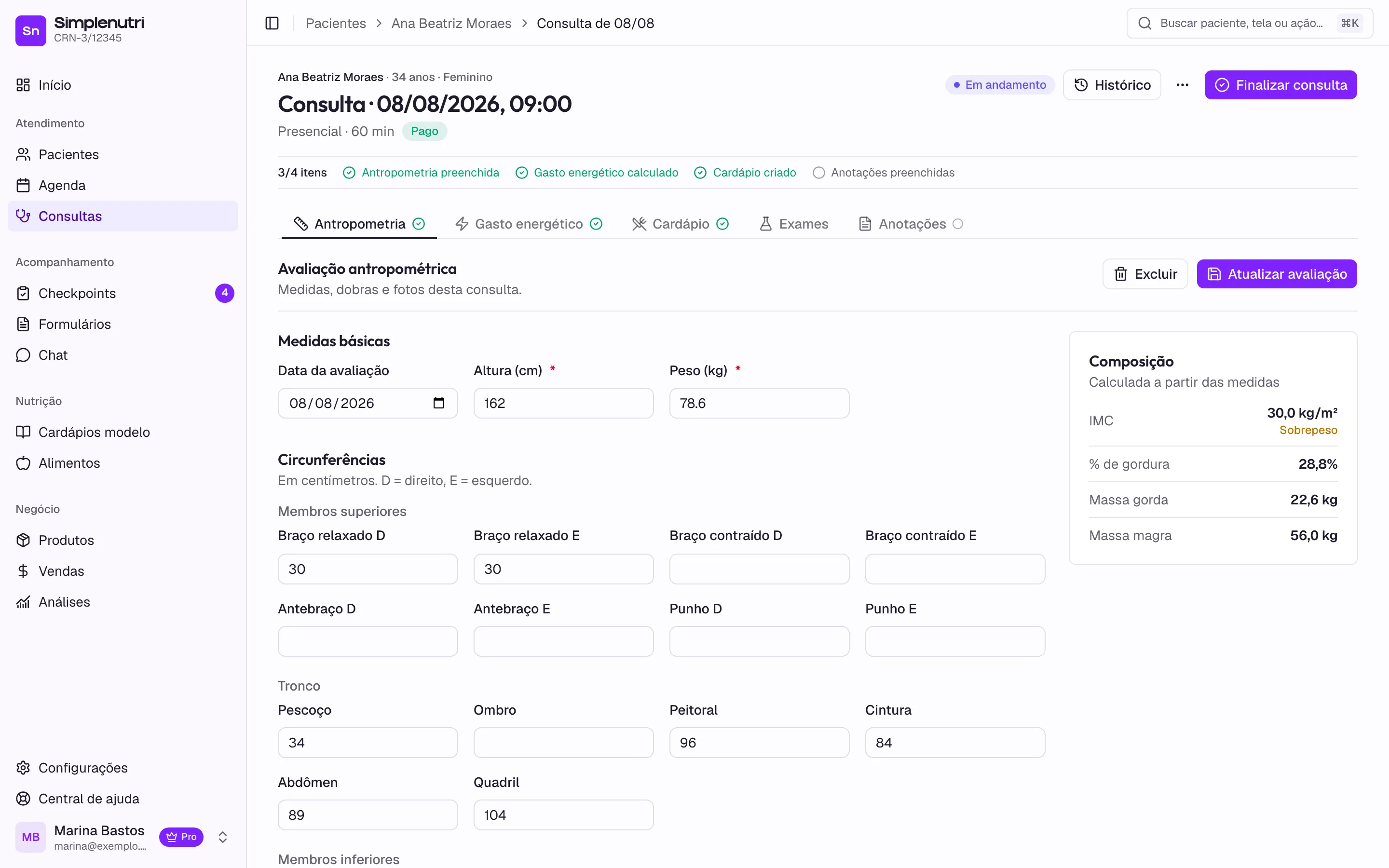 A consulta com antropometria, gasto energético e anotações no mesmo lugar